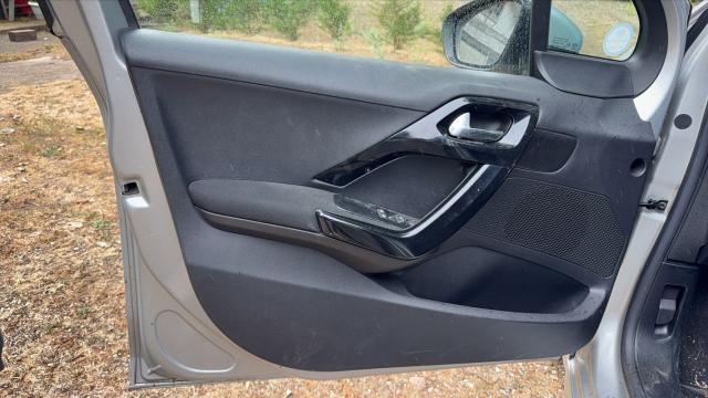 Peugeot 208 image 3