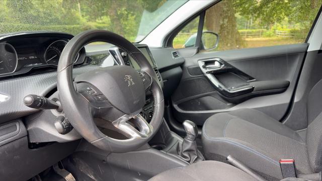 Peugeot 208 image 1