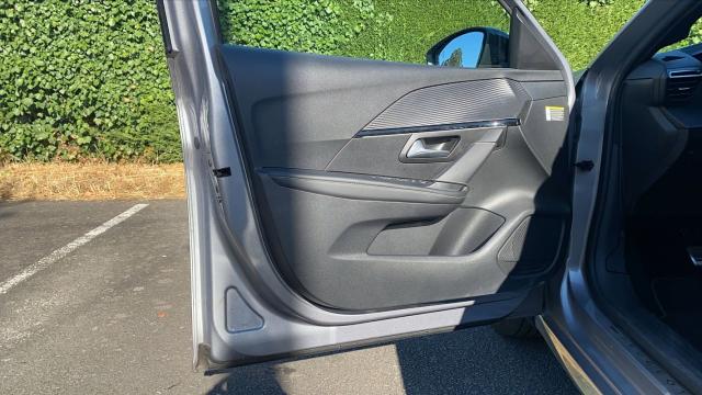 Peugeot 208 image 3