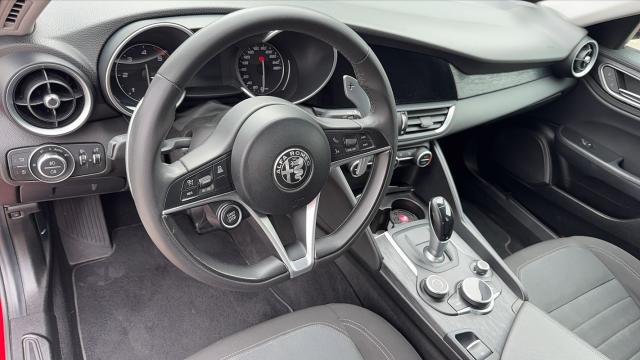 Alfa Romeo Giulia image 7