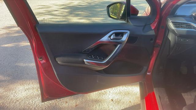 Peugeot 2008 image 2