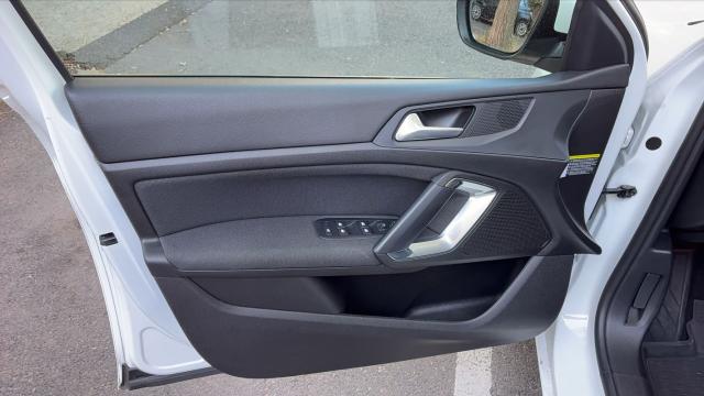 Peugeot 308 image 2