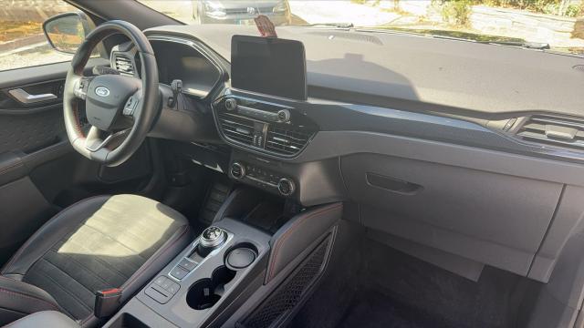 Ford Kuga image 3