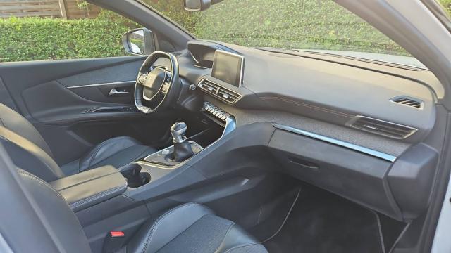 Peugeot 3008 image 2