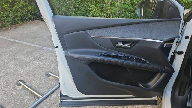 Peugeot 3008 image 8