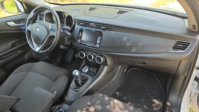Alfa Romeo Giulietta image 7