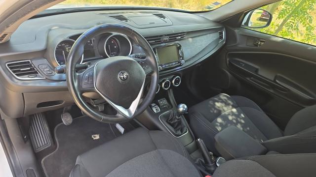 Alfa Romeo Giulietta image 4