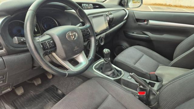 Toyota Hilux image 4
