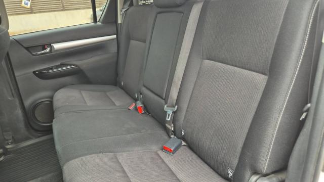 Toyota Hilux image 2