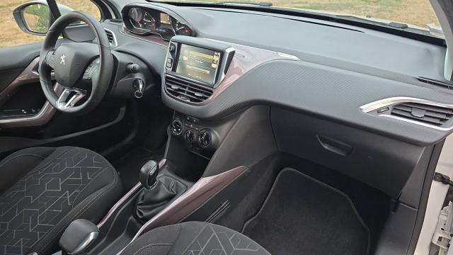Peugeot 2008 image 2