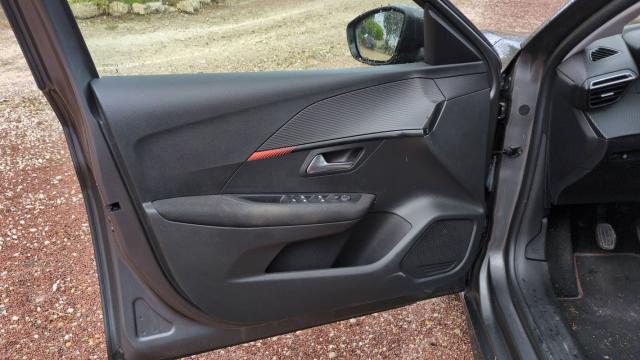 Peugeot 208 image 9