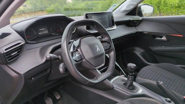 Peugeot 208 image 8