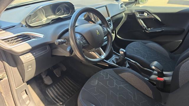 Peugeot 2008 image 3
