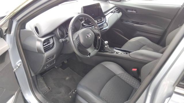 Toyota C-Hr image 2