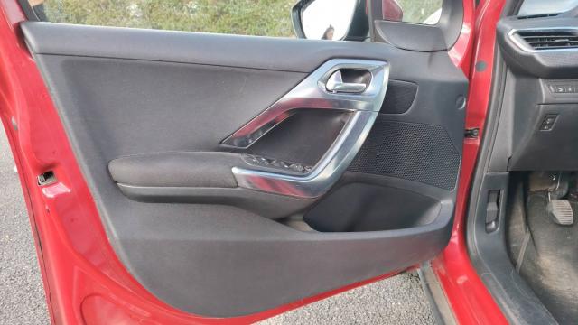 Peugeot 2008 image 6