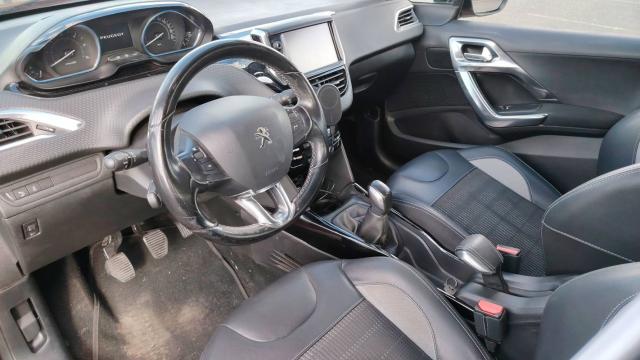 Peugeot 2008 image 2