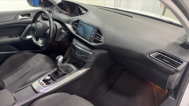 Peugeot 308 image 6
