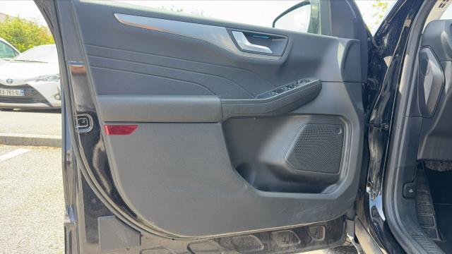 Ford Kuga image 8