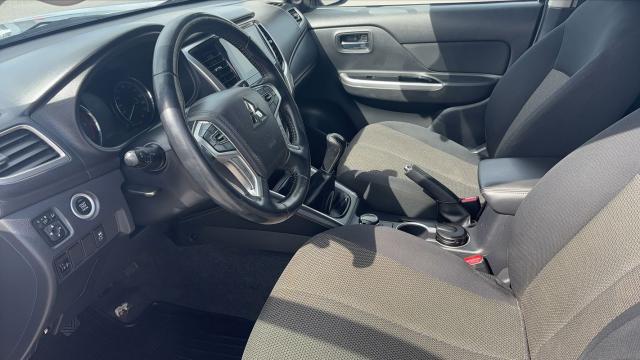 Mitsubishi L200 image 9