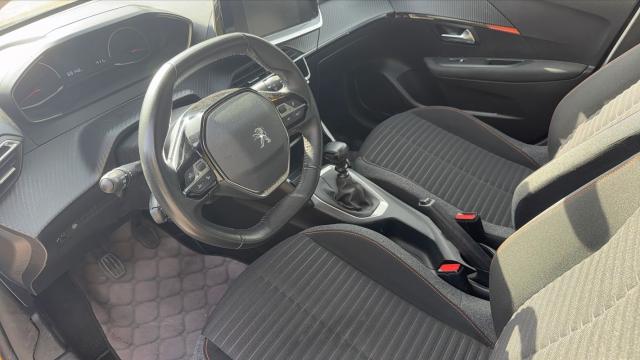 Peugeot 208 image 8