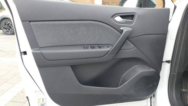 Renault Captur image 1