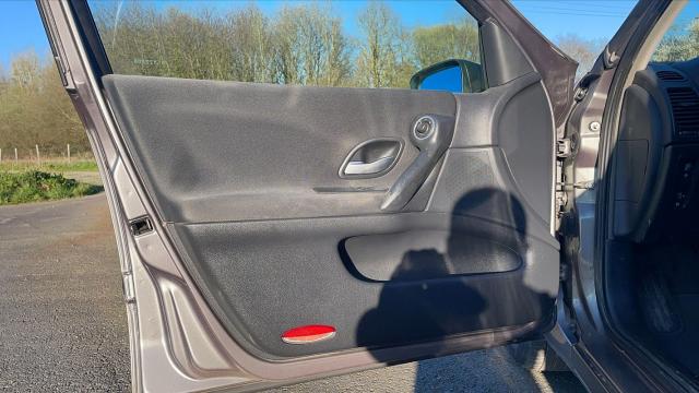 Renault Laguna image 9