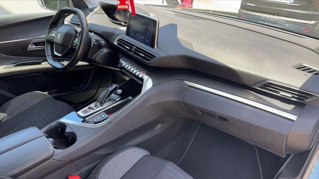 Peugeot 3008 image 2