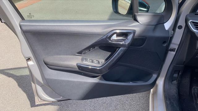 Peugeot 208 image 6