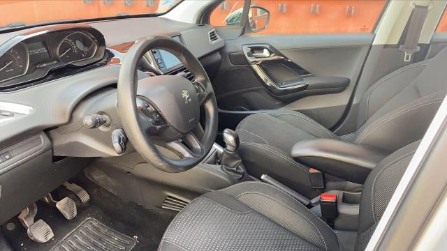 Peugeot 208 image 1
