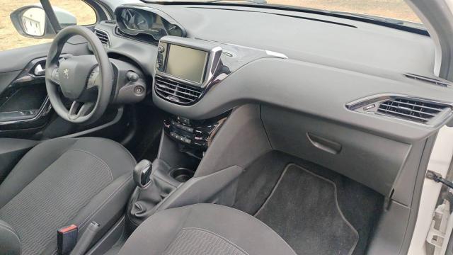 Peugeot 208 image 1