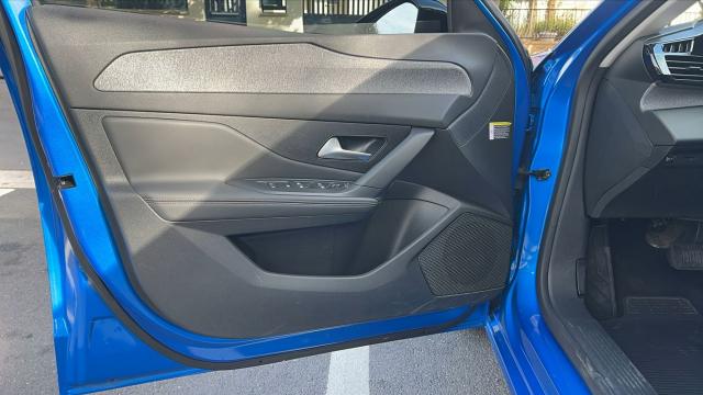 Peugeot 308 image 2