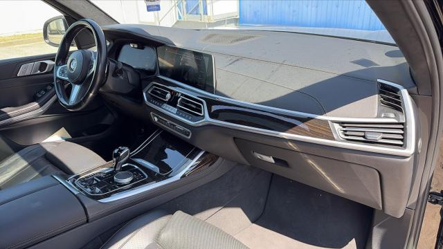Bmw X7 image 6