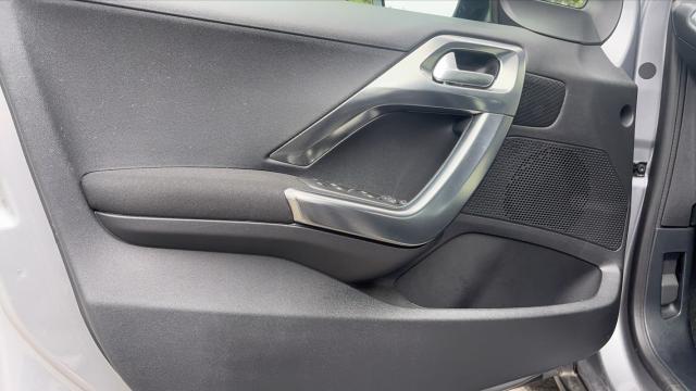 Peugeot 2008 image 5