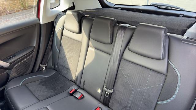 Peugeot 2008 image 2