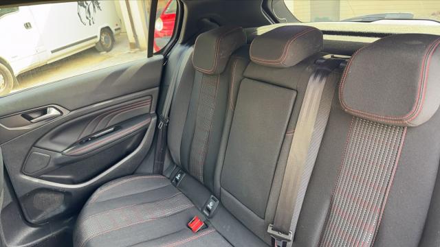 Peugeot 308 image 2