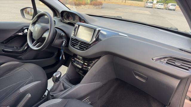 Peugeot 208 image 9