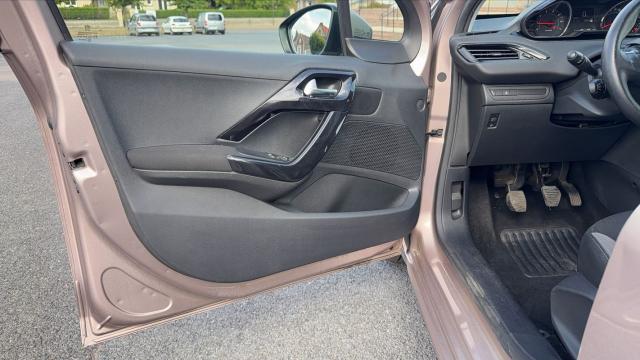 Peugeot 208 image 2
