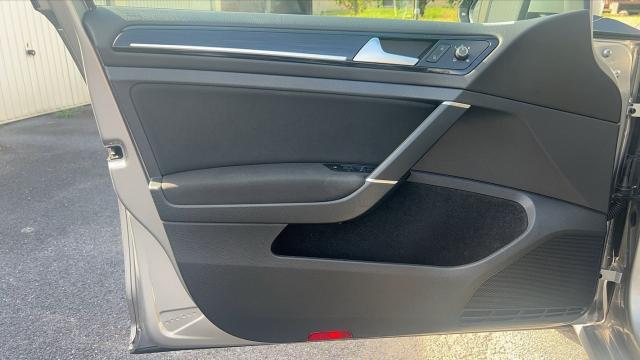 Volkswagen Golf image 9
