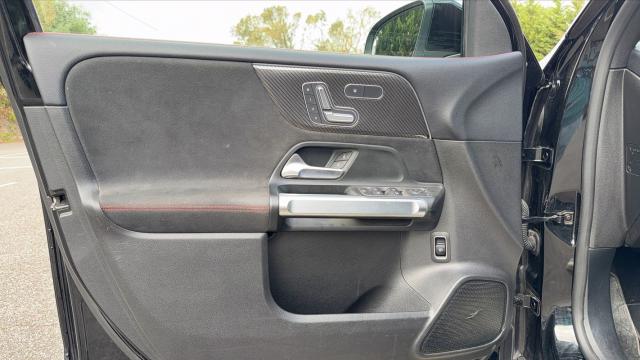 Mercedes Benz Glb image 9