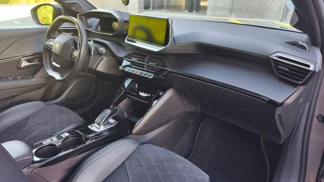 Peugeot 208 image 2