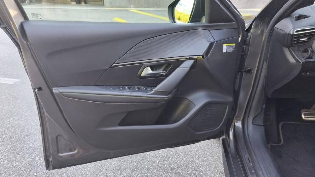 Peugeot 208 image 6
