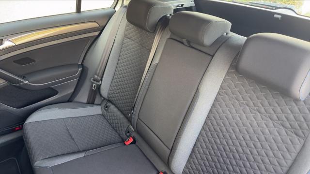 Volkswagen Golf image 8