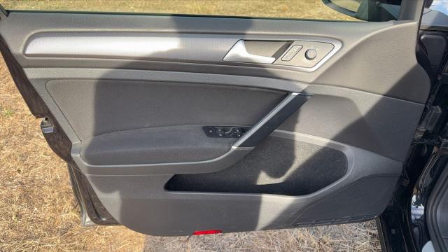Volkswagen Golf image 6