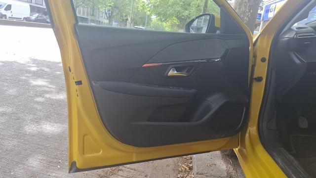 Peugeot 208 image 9