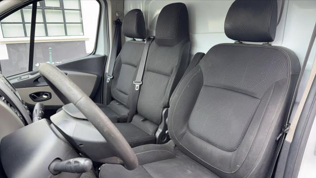 Renault Trafic image 2
