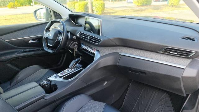 Peugeot 5008 image 2