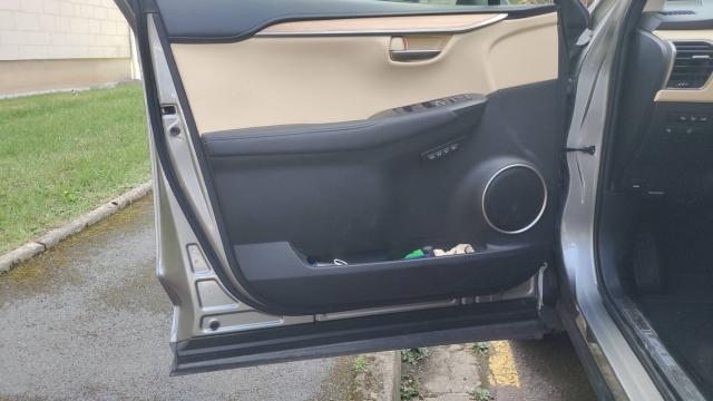 Lexus Nx 300h image 9