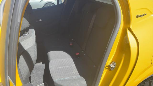 Peugeot 208 image 3