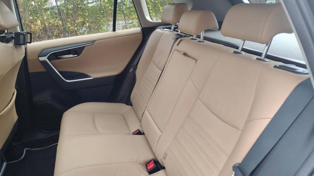 Toyota Rav4 image 9
