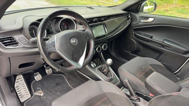 Alfa Romeo Giulietta image 9